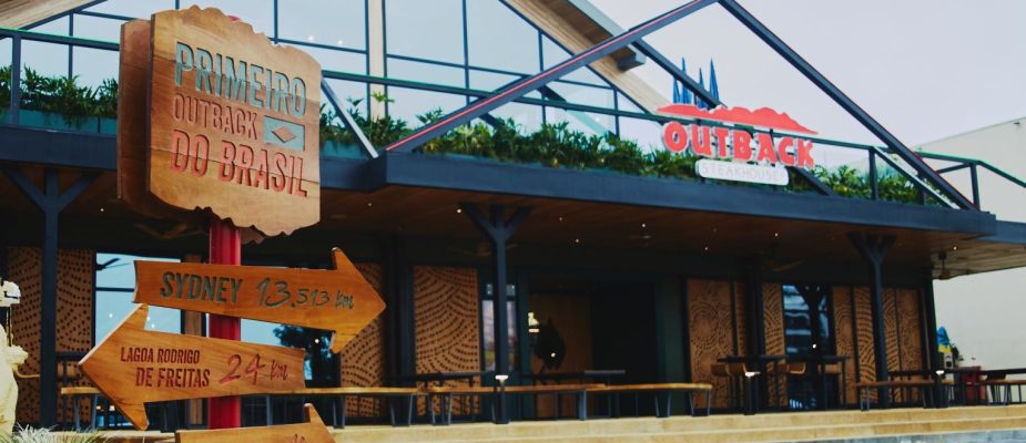 Imagem destaque: Casinha Outback é reinaugurada no Rio de Janeiro; Bloomin’ Brands prevê inaugurar 8 restaurantes em 2024