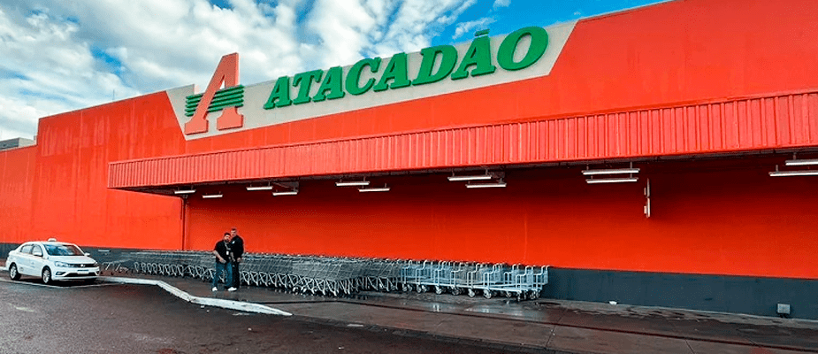 Imagem destaque: Após enchentes no RS, Atacadão reabre unidade em Canoas