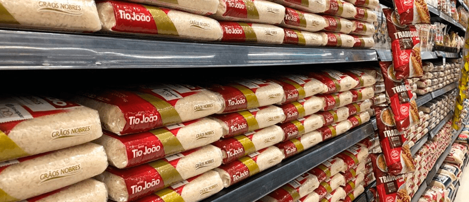 Imagem destaque: Supermercados registram queda de ruptura em julho, acompanhada por redução nos preços