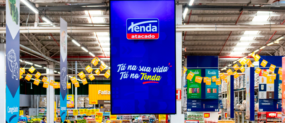 Imagem destaque: Com foco em retail media, Tenda Atacado adere Digital Signage