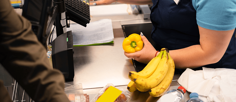 Imagem destaque: Consumidores acreditam que IA pode ajudar a baratear produtos em supermercados, revela pesquisa