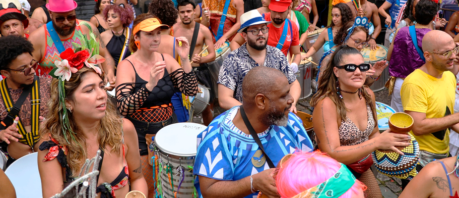 Imagem destaque: Durante o Carnaval, bares e restaurantes esperam faturar até 20% a mais do que em 2024