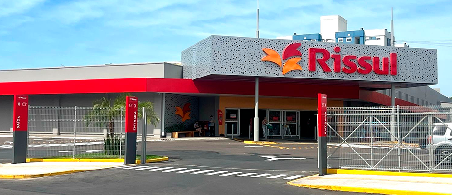 Imagem destaque: Rissul revitaliza unidade de Novo Hamburgo (RS) com novo conceito