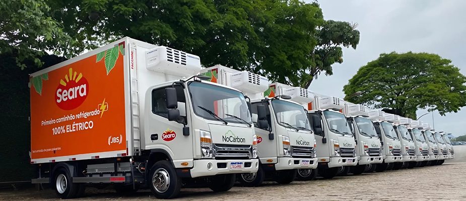 Imagem destaque: JBS reforça frota de caminhões elétricos