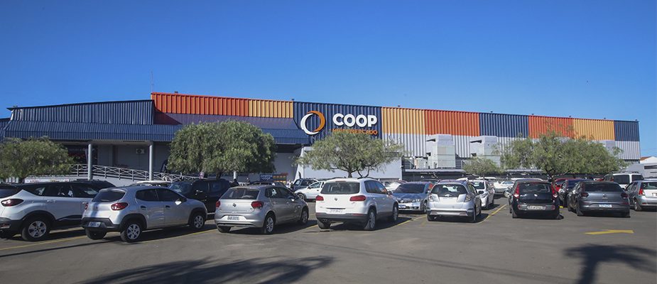 Imagem destaque: Coop implementa nova identidade visual em dois hipermercados