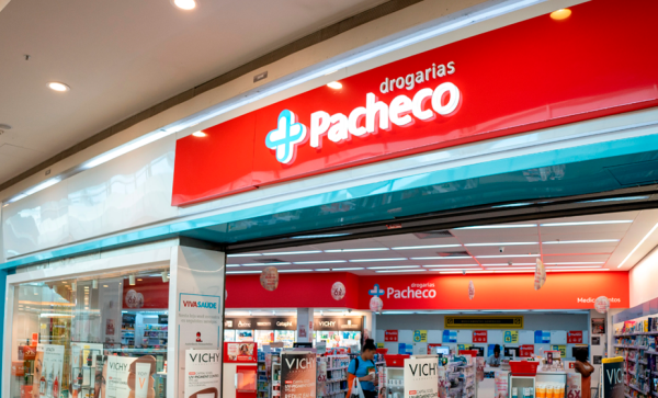 Imagem: Drogarias Pacheco inaugura primeira loja com drive-thru no RJ