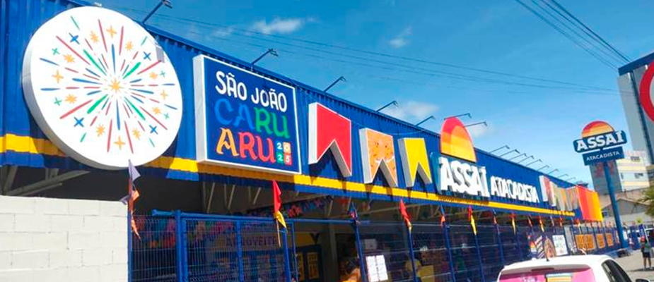 Imagem destaque: Assaí Atacadista decora loja em Caruaru (PE) com temática de São João