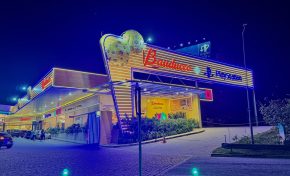 Imagem: Bauducco realiza ativação em fachada de loja com a Playstation