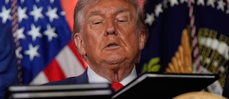 Imagem destaque: Donald Trump oficializa tarifas de 50% ao Brasil; confira os produtos isentos da taxação