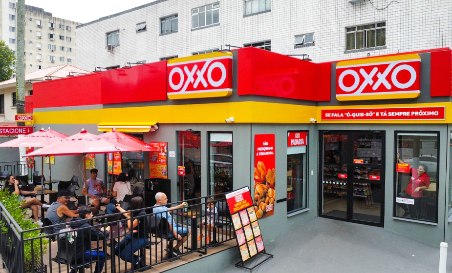 Imagem: Oxxo aposta em decks externos para ocupar a noite paulistana