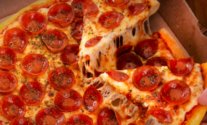 Imagem: Domino’s lança Festival de Calabresa que explora variaçdo ingrediente no menu