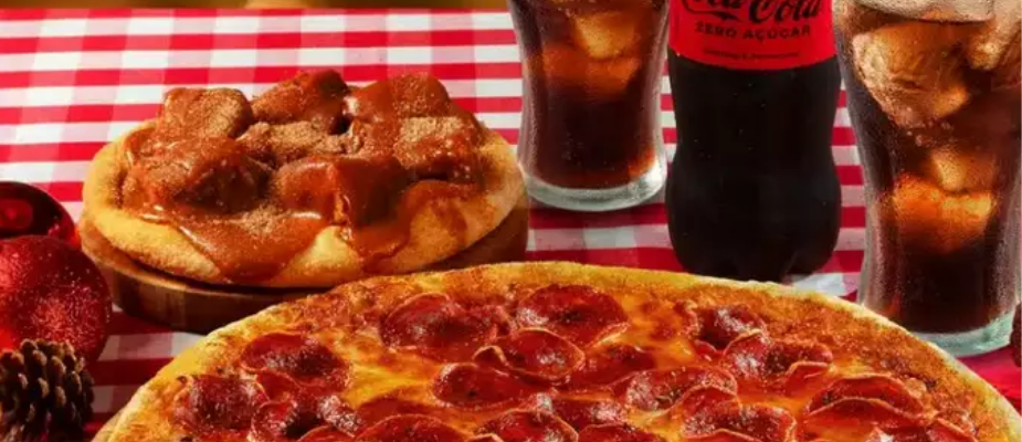 Imagem destaque: Domino’s e Coca-Cola trazem Combo de Natal com pizza de rabanada para a temporada