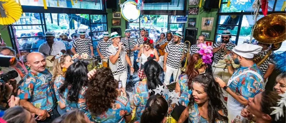 Imagem destaque: Bares entram no clima de Carnaval com ativações criativas em São Paulo