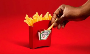 Imagem: Heinz apresenta uma caixa de batata frita com espaço para ketchup no Brasil