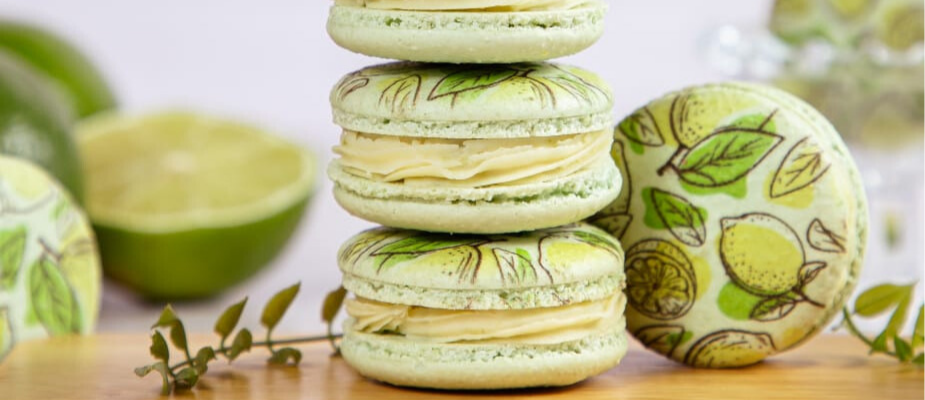 Imagem destaque: Le Petit Macarons apresenta novo sabor ‘caipirinha’ inspirado no drink brasileiro