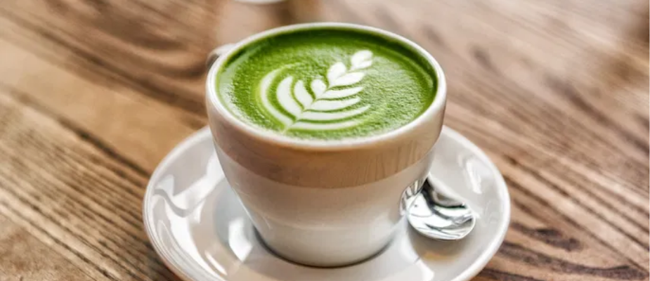 Consumo de matcha cresce nas cafeterias do Brasil, gerando demanda para ...