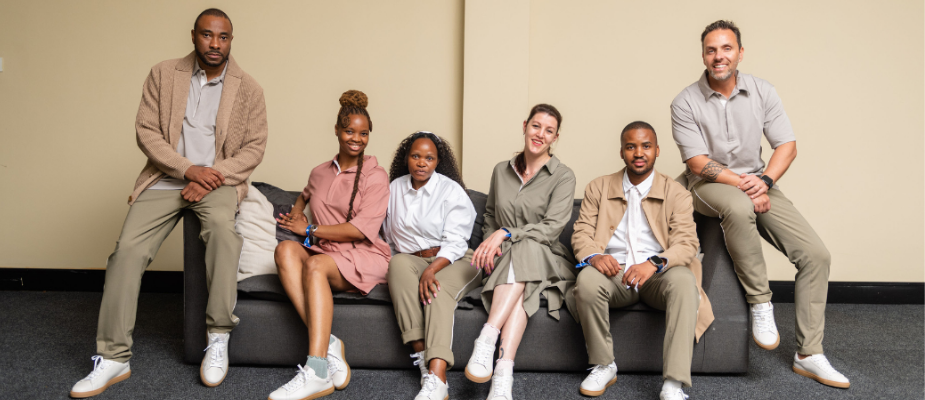 Imagem destaque: Nespresso aposta em moda e sustentabilidade nos novos uniformes das boutiques