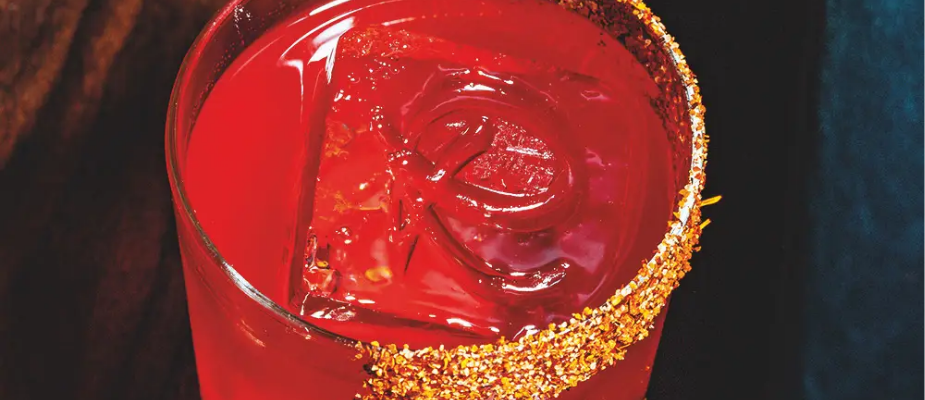 Imagem destaque: Riviera Bar reformula cardápio e traz novos drinques e petiscos em SP