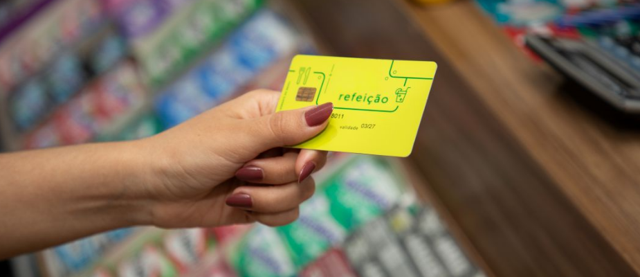 Imagem destaque: Benefício Insuficiente: brasileiros precisam complementar quase R$ 570 para fechar gastos com alimentação