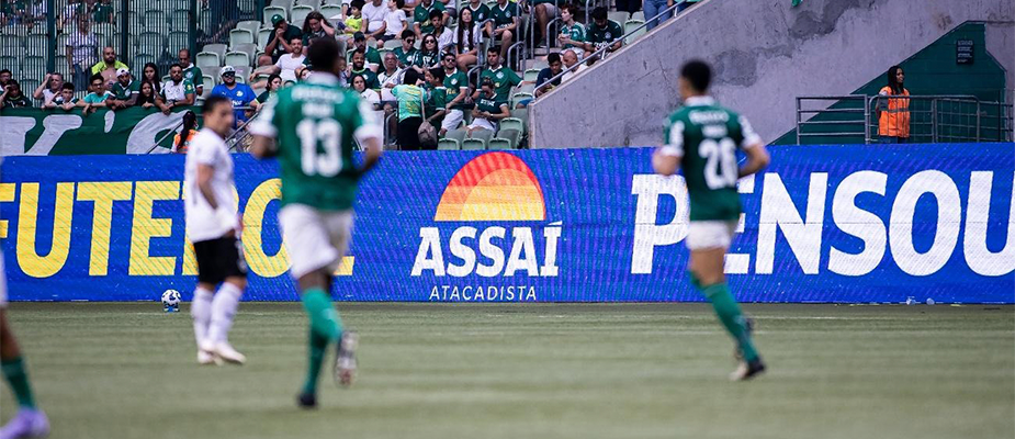Imagem destaque: Assaí renova patrocínios no futebol brasileiro em 2026