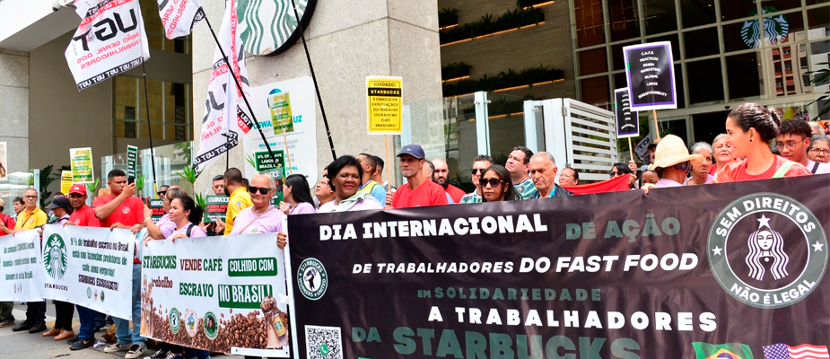 Imagem destaque: Trabalhadores rurais protestam contra trabalho escravo em fazendas de café da Starbucks