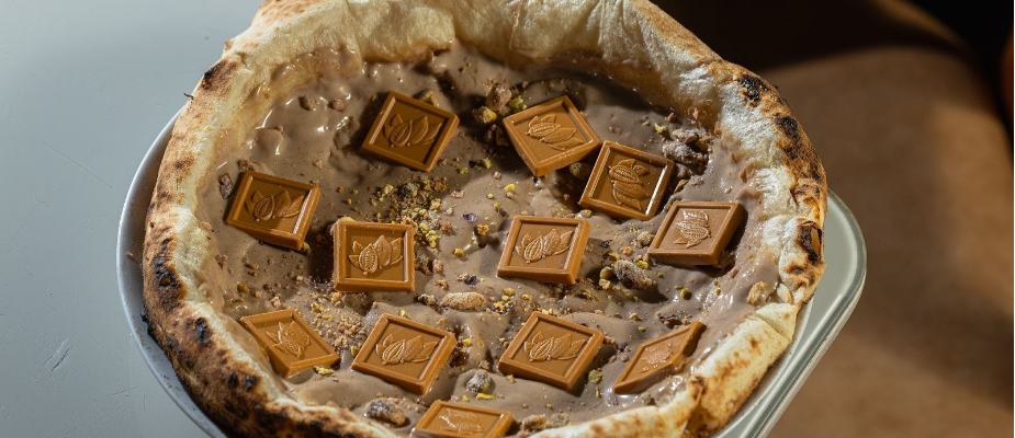 Imagem destaque: La Braciera une chocolataria fina e tradição napolitana em nova pizza doce do menu