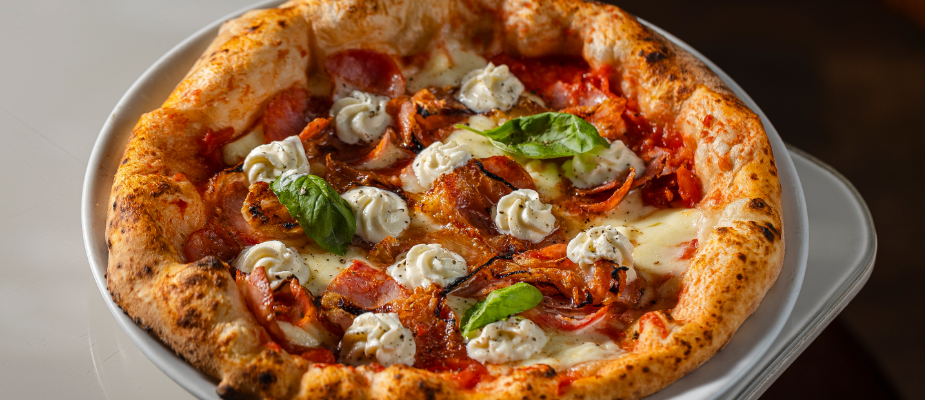 Imagem destaque: Pizzaria La Braciera traz novas experiências no calendário semanal em fevereiro