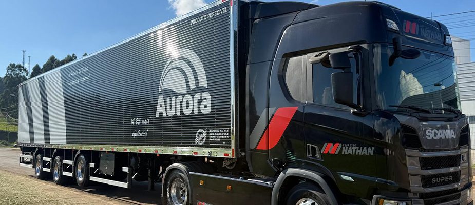 Imagem destaque: Aurora Coop investe em nova carreta frigorífica para ampliar eficiência logística