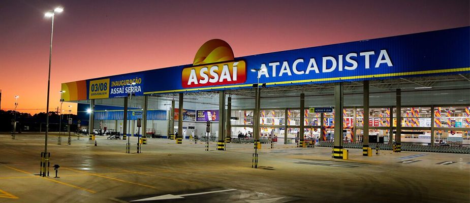 Imagem destaque: Justiça mantém multa de R$ 300 mil ao Assaí por venda de alimentos vencidos