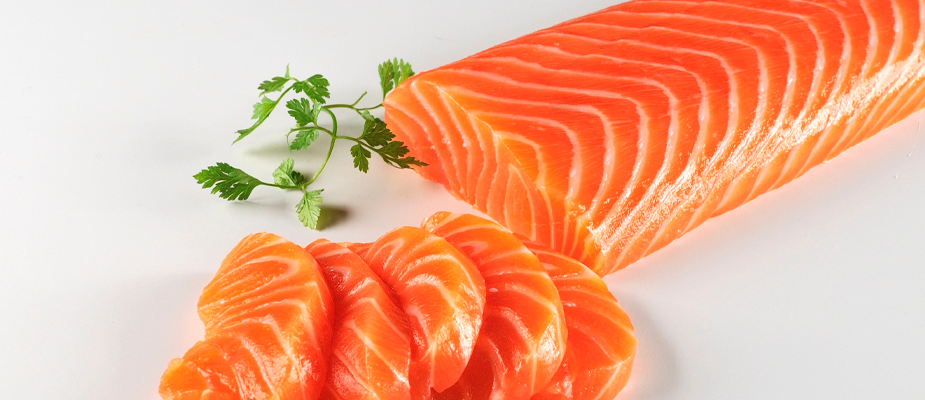 Imagem destaque: Damm eleva padrão do mercado com salmão livre de antibióticos