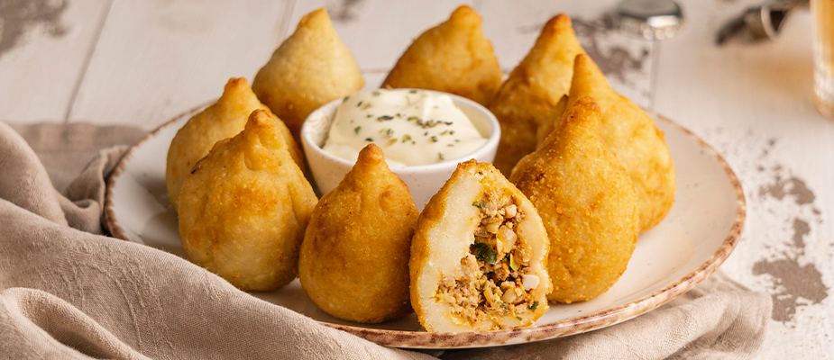 Imagem destaque: Coxinha é eleita 7ª melhor comida de rua da América do Sul