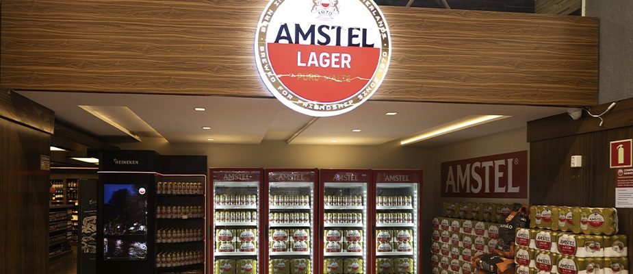 Imagem destaque: Amstel investe em espaço exclusivo no Imec Supermercados