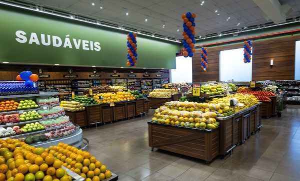 Imagem: Imec reinaugura supermercado com novo setor saudável e espaços temáticos de marcas