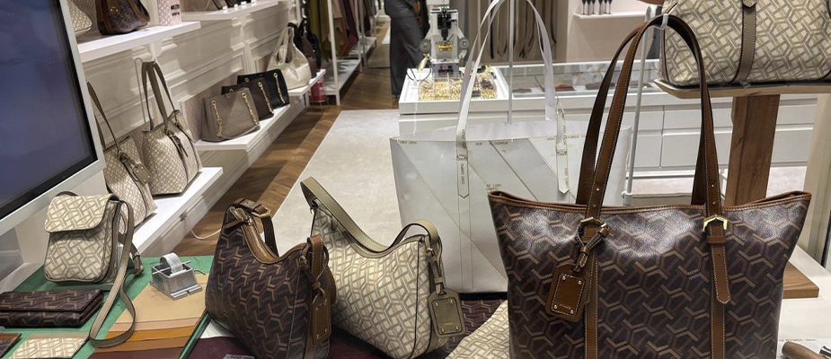 Imagem destaque: Arezzo inaugura pop-up focada em bolsas em São Paulo