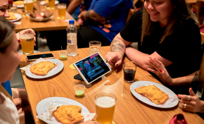 Imagem: Goomer lança maior plataforma de DOOH do foodservice brasileiro