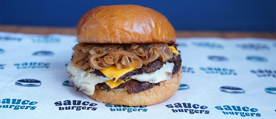 Imagem destaque: Sauce Burgers lança smash triplo para celebrar o Dia do Hambúrguer