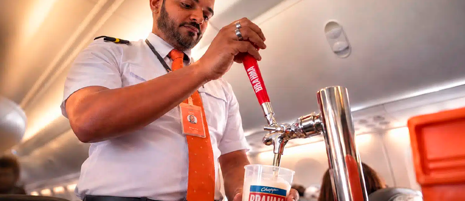 Imagem destaque: Brahma e GOL lançam chopeira a bordo em voos comerciais