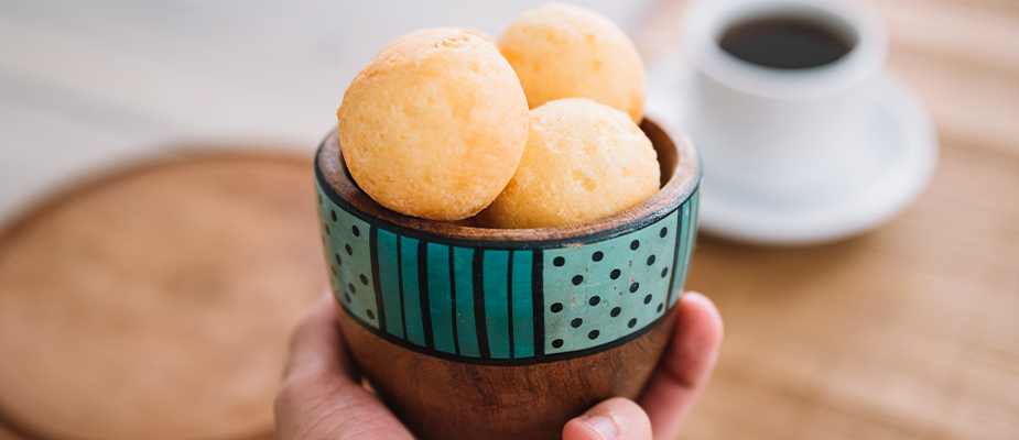 Imagem destaque: Pão de queijo movimenta R$ 10,2 bilhões no food service, aponta IFB