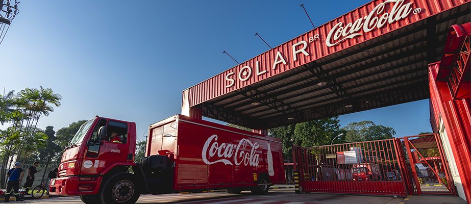 Imagem destaque: Solar Coca-Cola investe R$ 80 milhões para otimização da gestão hídrica em fábricas