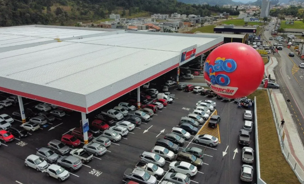 Imagem: Grupo Koch avança no canal farma em parceria com a rede Preço Popular