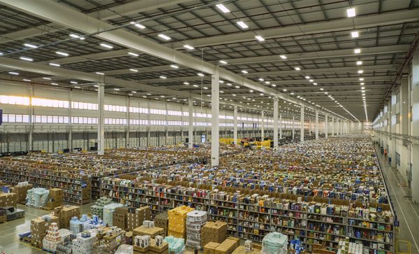 Imagem: Amazon instala centro de distribuição no Paraná e acelera entregas no Sul