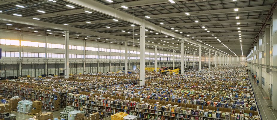 Imagem destaque: Amazon instala centro de distribuição no Paraná e acelera entregas no Sul