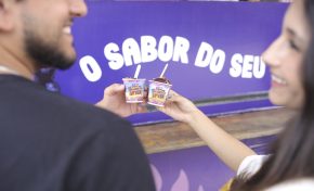 Imagem: Frooty distribui açaí grátis na Avenida Paulista (SP) em comemoração ao Dia do Açaí