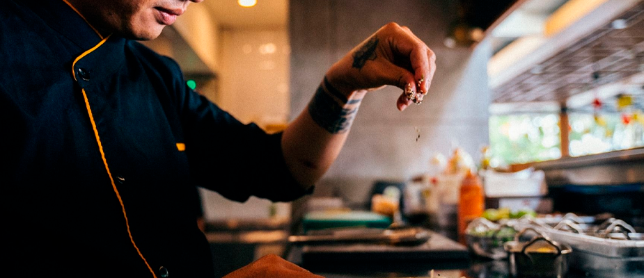 Imagem destaque: Bares e restaurantes desaceleram contratações em julho