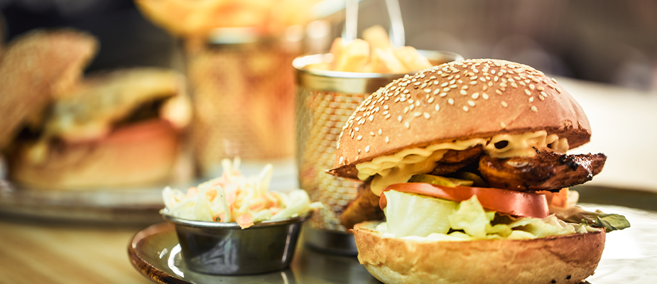 Imagem destaque: Pressão no orçamento leva 52% dos brasileiros a mudar pedidos de fast-food