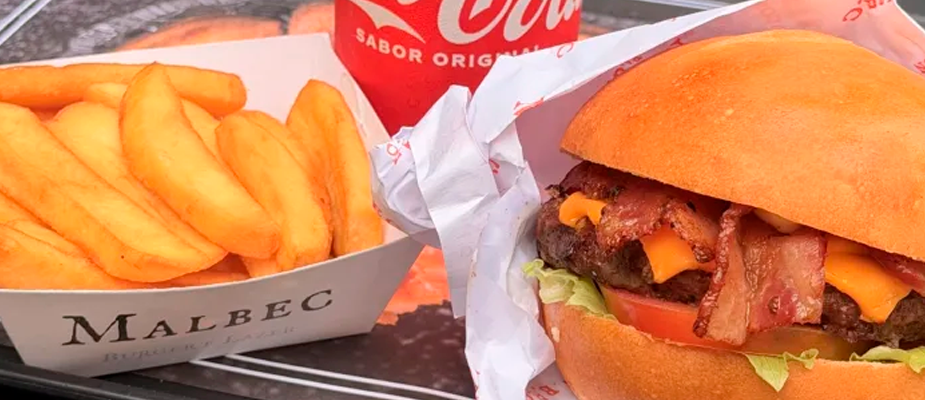 Imagem destaque: Malbec Burger aposta em pão e carne separados para preservar o lanche