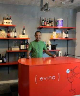 Imagem: Sommelier Realiza Atendimento Ao Vivo