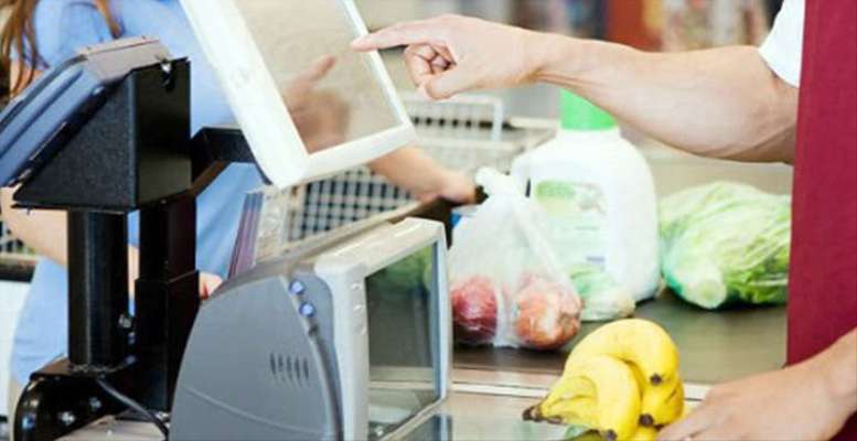 Imagem: Brasileiros deixam até itens de cesta básica nos caixas dos supermercados