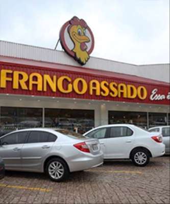 Imagem: Frango Assado e Pizza Hut Dentro da Monte Carlo