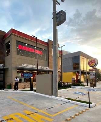 Imagem: Fast Food Abre Restaurante no Guarujá (SP)